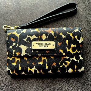 VS Wristlet